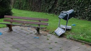 Vuilnisbak opgeblazen in Warmenhuizen