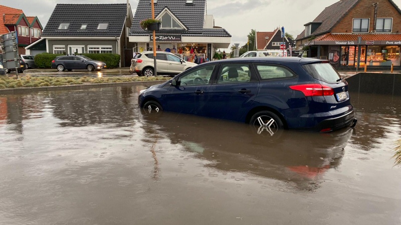 Wolkbreuk boven Dorpsplein Callantsoog (Update)