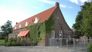 Kinderen en wethouder bij lancering website Museumportaal