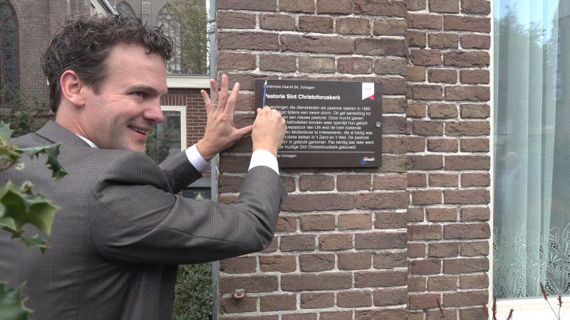 Zegen voor informatiebord monument
