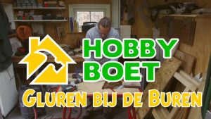Hobbyboet gluurt bij de buren