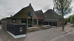 Jeugd Tuitjenhorn viert feest: café moet dicht