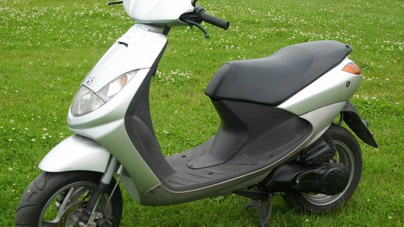 Scooterrijder maakt fout op fout