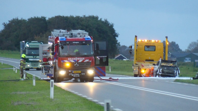 Auto in brand op N245 bij Dirkshorn