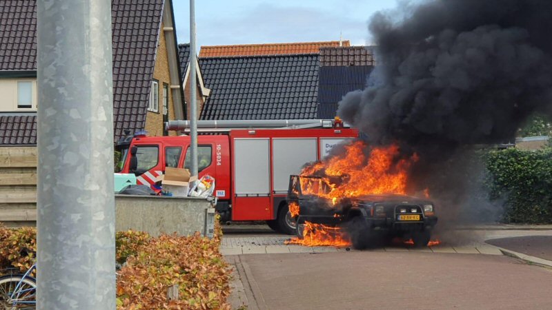 Auto in brand in Den Oever