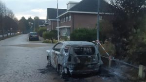 Auto in vlammen op in Wieringerwerf