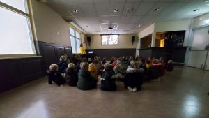 Sinterklaas belt online met kinderen in Waarland