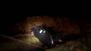 Auto schiet hard door sloot