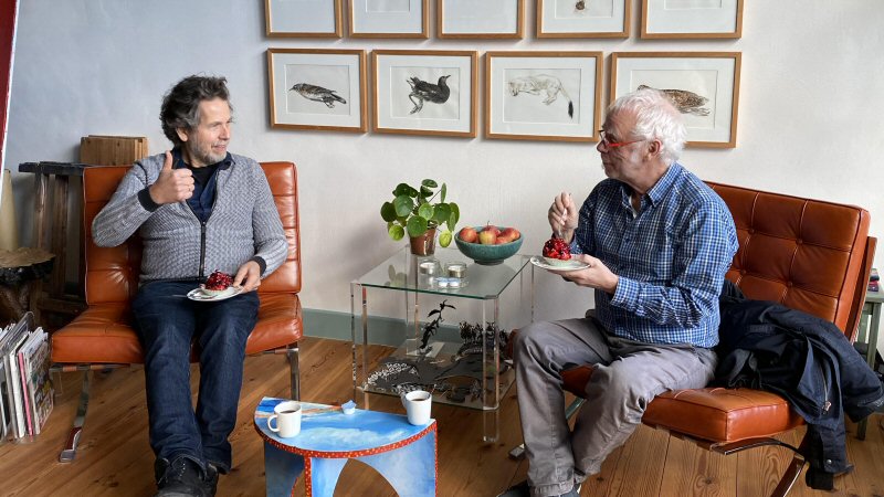Eénjarig bestaan met gebak gevierd