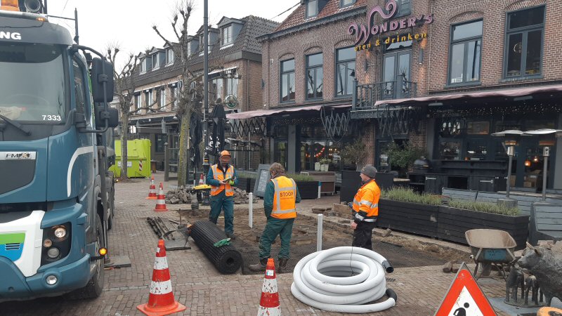 Symbolische eerste boom geplant op Markt Schagen