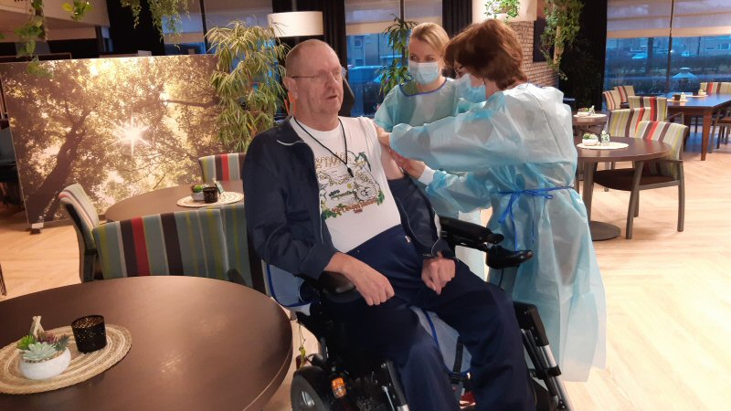 Samen gestart met vaccineren bewoners
