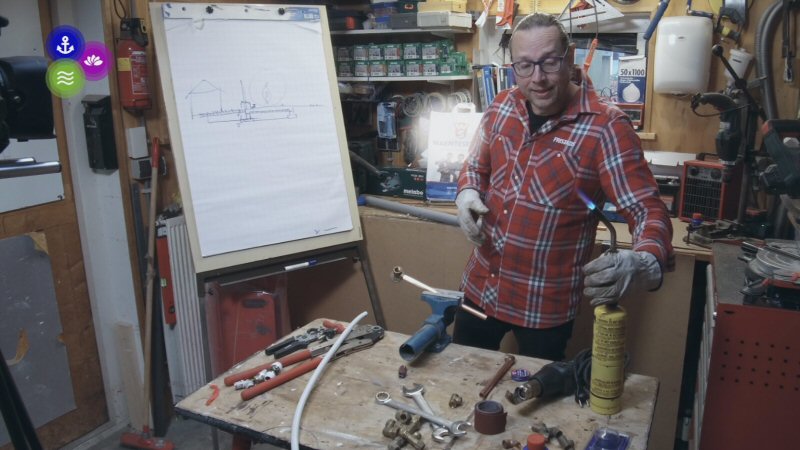 Repareren waterleiding in De Hobbyboet