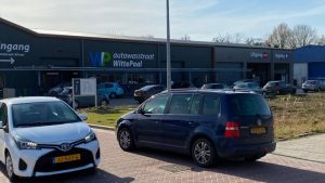 In de rij voor een schone auto