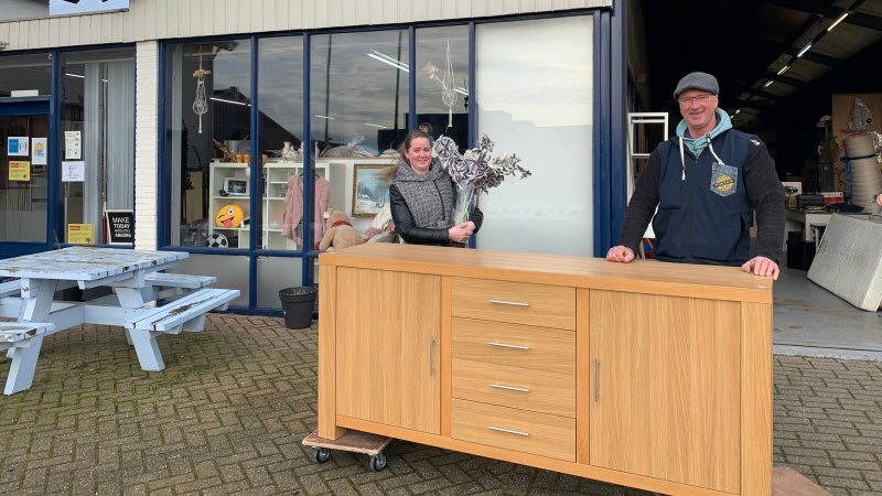 Wironruiters ontvang twee kasten via Beursvloer