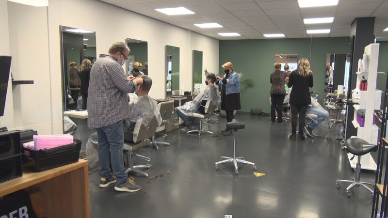 Kappers weer open