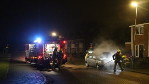 Auto deels in brand in Den Helder