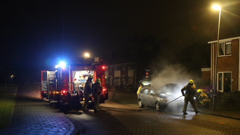 Auto deels in brand in Den Helder