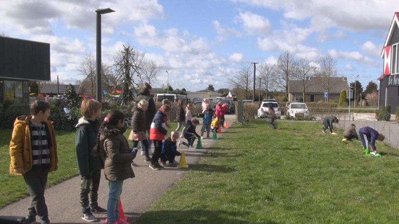 Les in de buitenlucht op basisschool de Mient