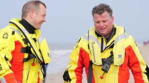 Wolter Kroes helpt de Reddingsbrigade