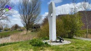 Een gat in een monument als symbool
