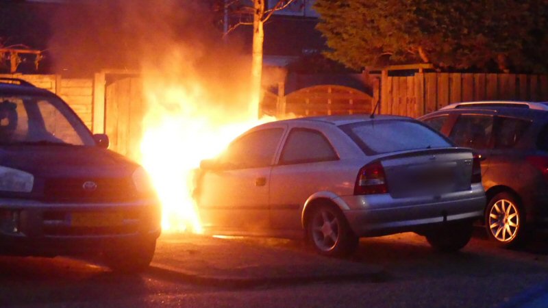 Auto verwoest door brand