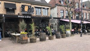 De terrassen in Schagen weer bevolkt