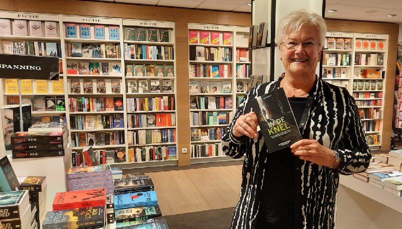 Schrijvers bij boekhandel Plukker
