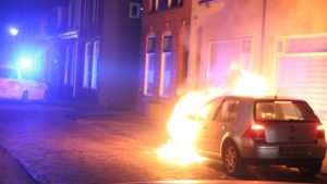 Autobrand na knal in Den Helder