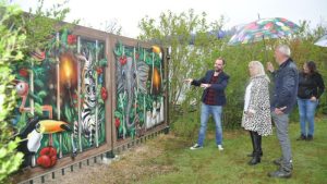 Kunstwerk bij Zwembad Waarland onthuld
