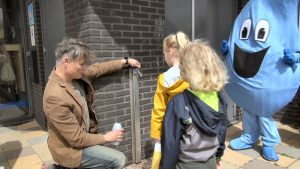 Watertappunt op schoolplein ‘t Zand geopend