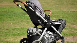 Kinderwagens keihard nodig op Lesbos