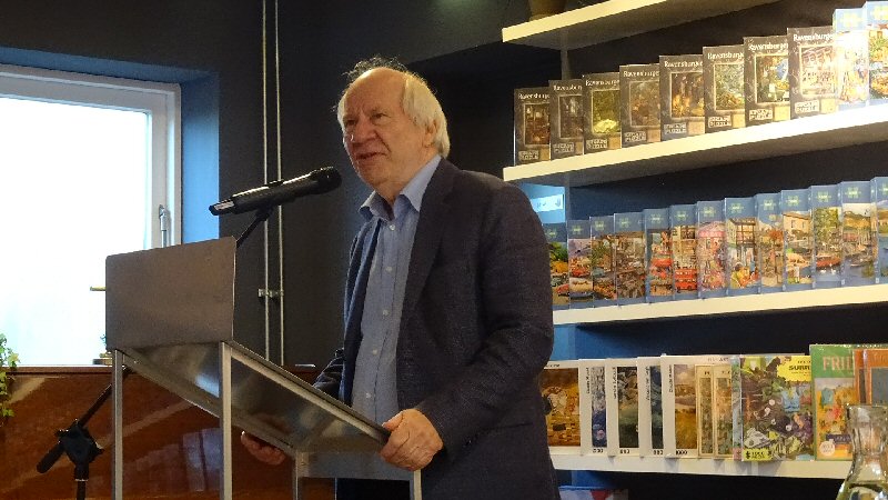 Jan Brokken bij boekhandel Plukker