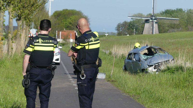 Over de kop, bestuurder gewond