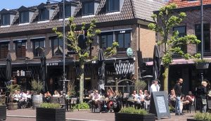 Zomerse vrolijkheid op de Markt in Schagen