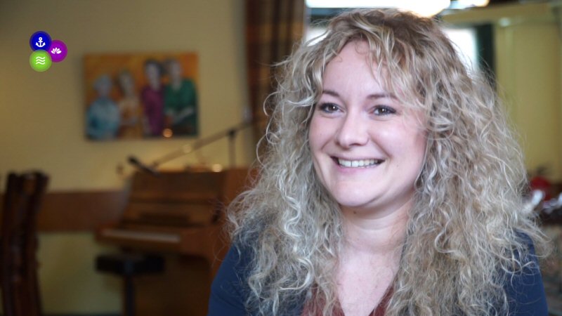 Stephanie Kramer is De Artiest (Video)