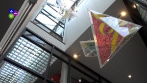 Kijk omhoog in het gemeentehuis