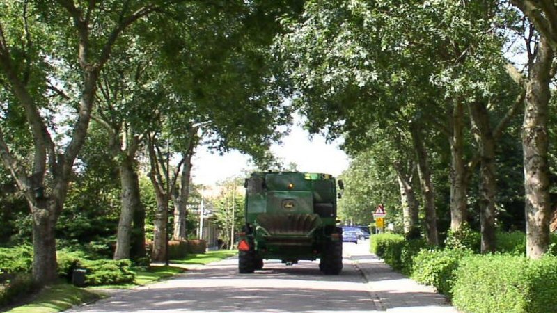 Ontheffing aanvragen voor landbouwvoertuigen hoger dan 4 meter