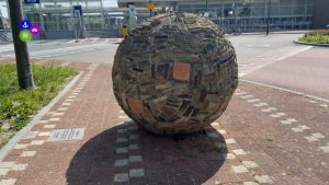 Volop misbaksels op stationsplein Schagen