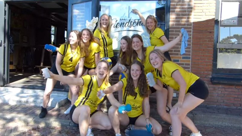 Carwash-actie voor Café de Vriendschap