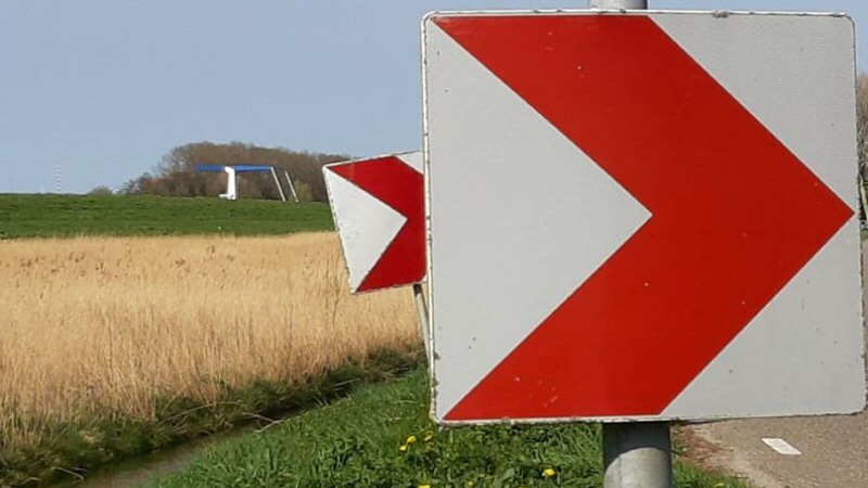 Hollands Kroon pakt verkeersborden aan