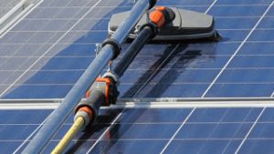 Zonnepanelen worden vaak niet schoongemaakt