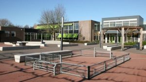 Leerlingen Clusius wassen auto’s voor Alzheimer