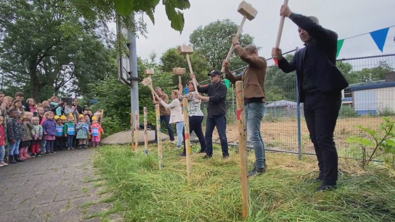 Eerste paal nieuw schoolgebouw zit erin