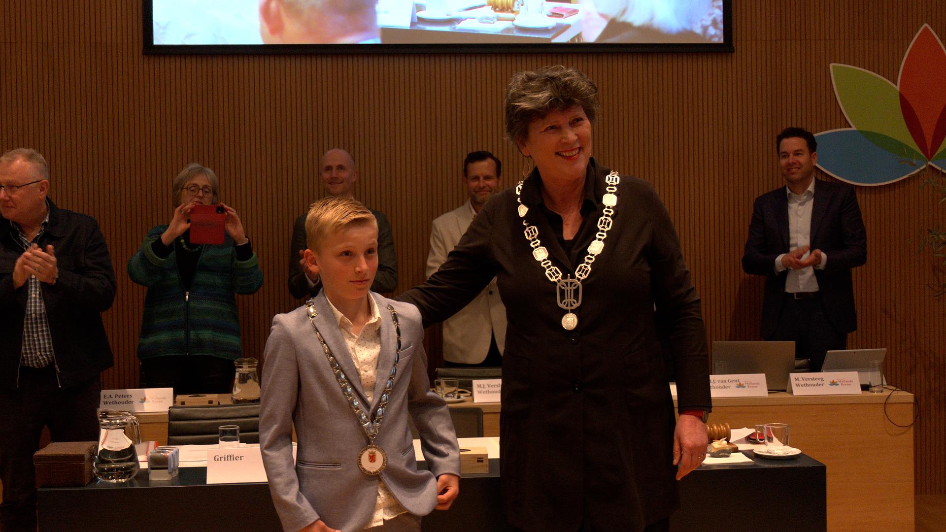 Video: Thijs Winter benoemd als eerste kinderburgemeester Hollands Kroon