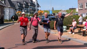 Video: Feestelijk ontvangst voor deelnemers Strand6Daagse in Huisduinen
