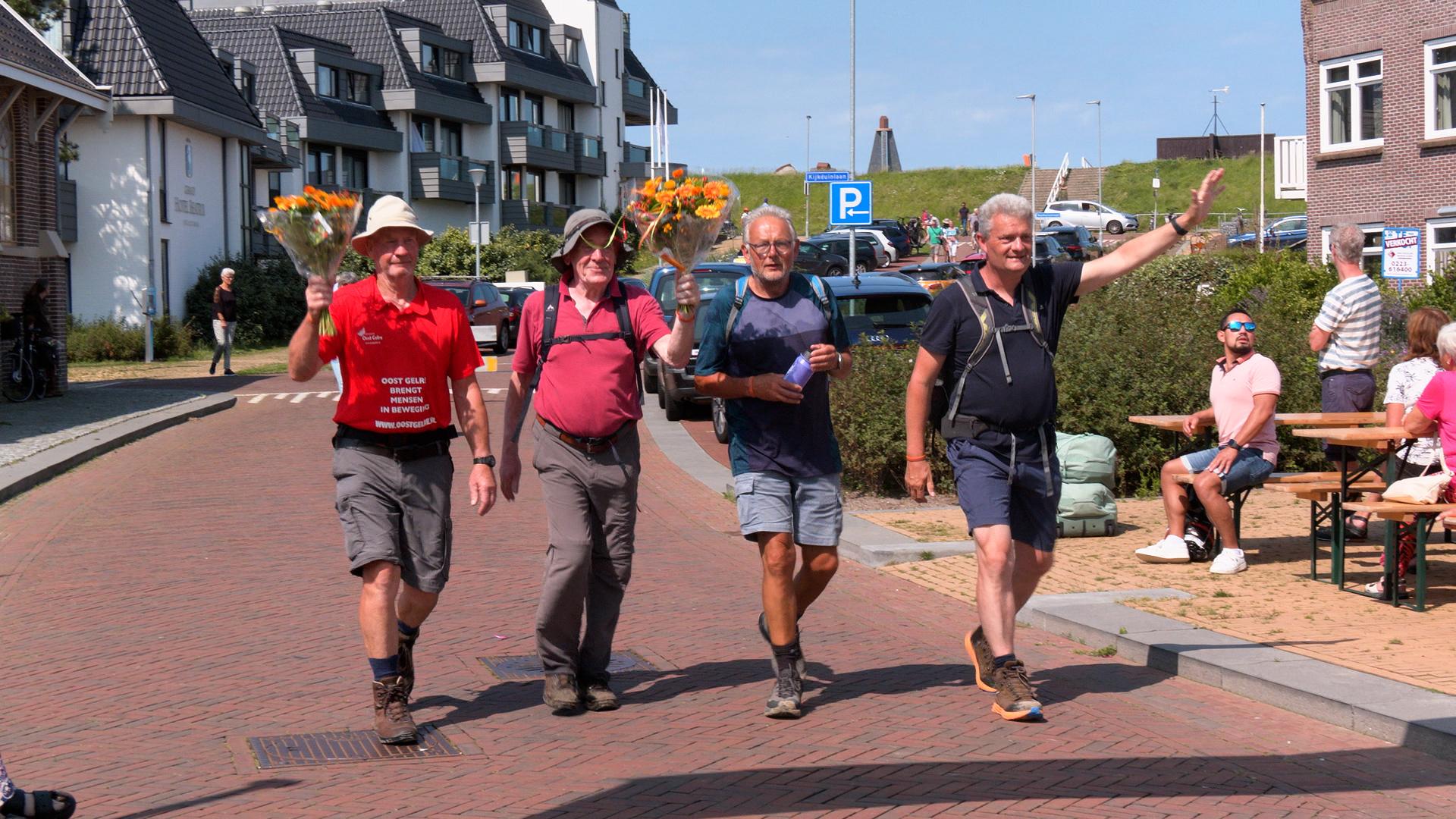 Video: Feestelijk ontvangst voor deelnemers Strand6Daagse in Huisduinen