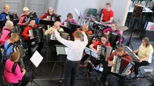 Accordeon orkest speelt in de Keesschuur