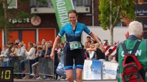 Video: Emiel van Tongerlo en Morena Stevens opnieuw winnaars Kwart(je) Triatlon