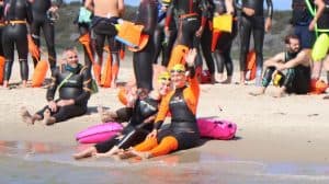 49 zwemmers steken over van Texel naar Den Helder bij Beach to Beach Swim