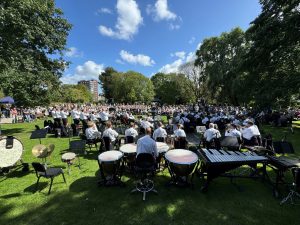 Marinierskapel speelt concert in Timorpark voor ziekenhuis en publiek
